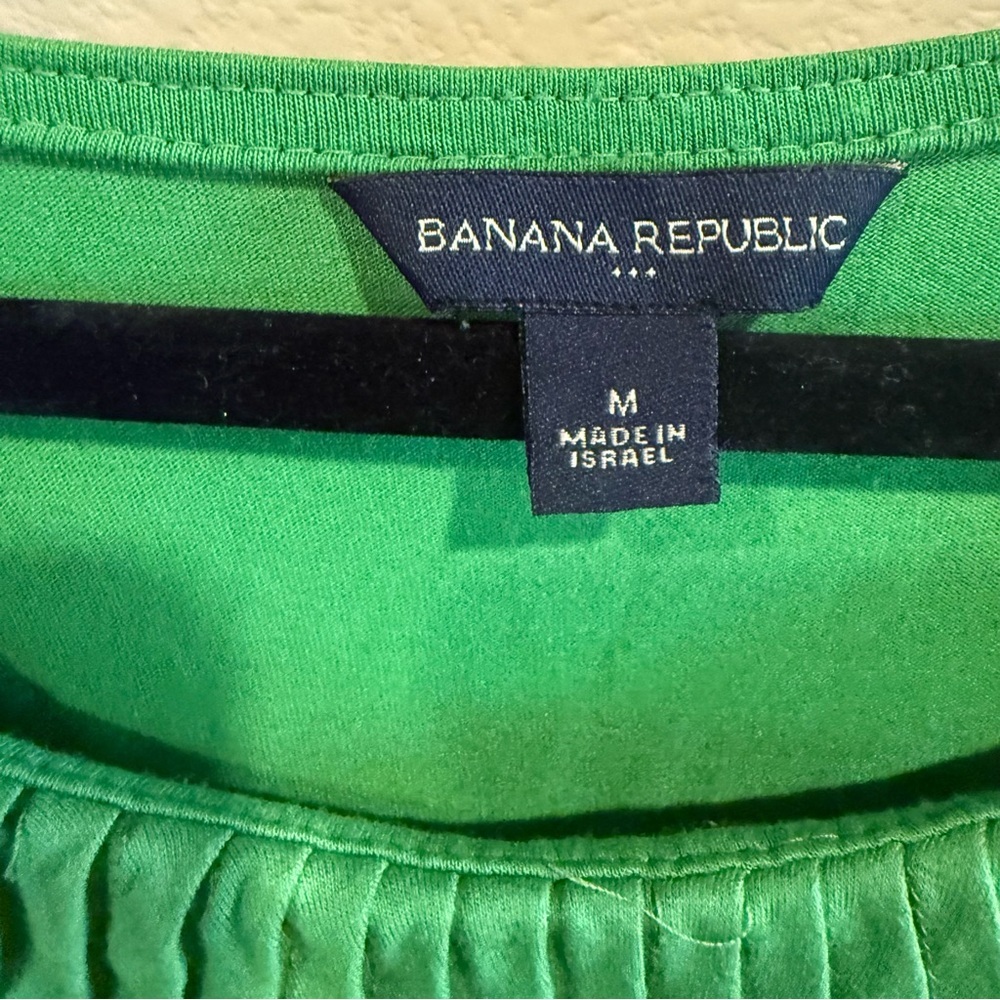 Banana Republic Green Pleated Top - Picture 2 of 5